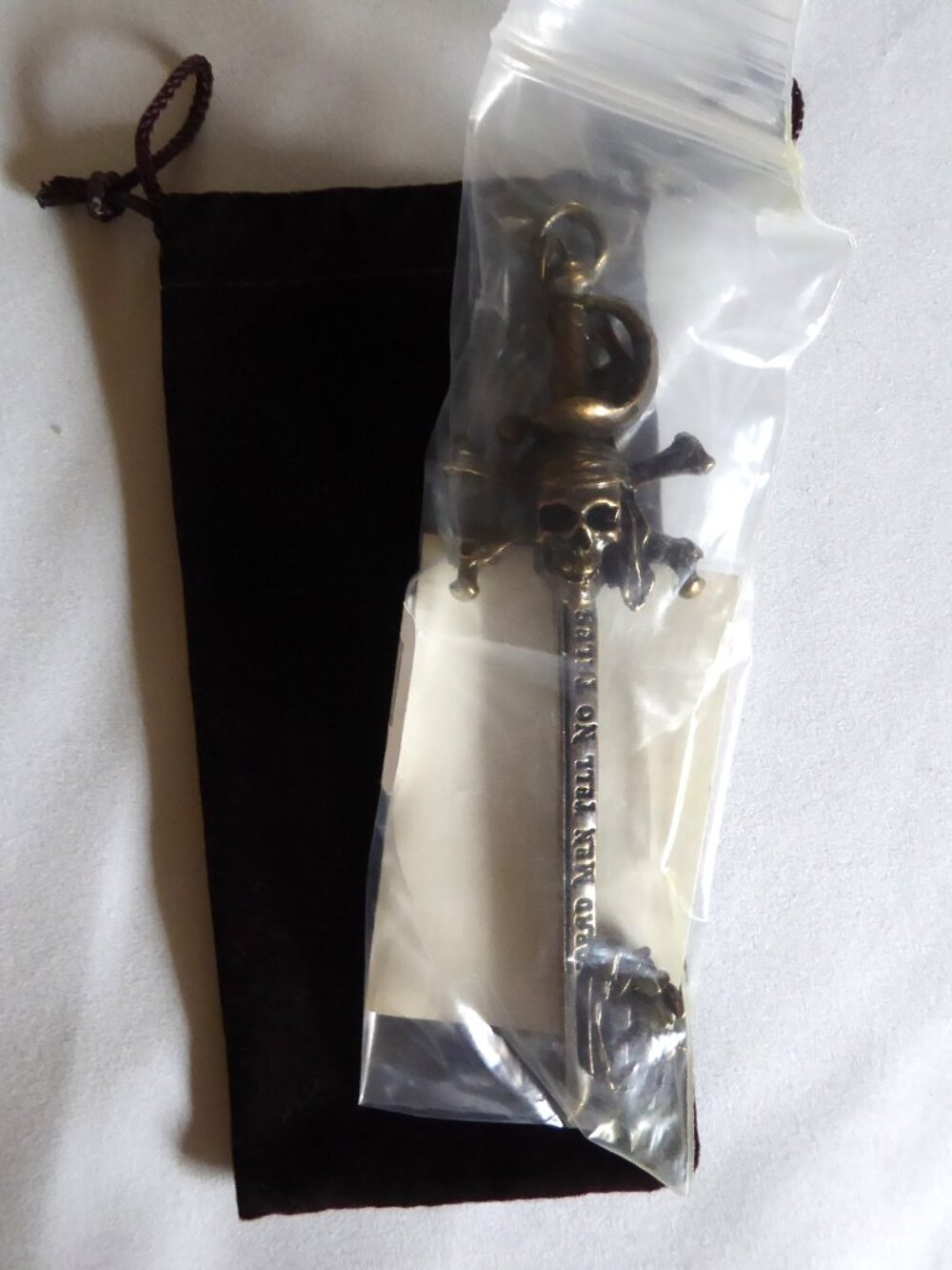 NEW VINTAGE DISNEY MAGIC KEY COLLECTION PIRATES CARIBBEAN METAL SKELETON KEY - Picture 2 of 15